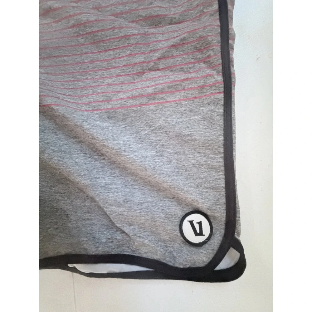 Vuori Cruise Boardshorts Men's 38 Gray Black Red Stripe 4-Way Stretch Swim